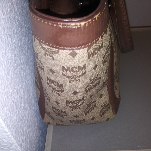 Purse - Picture 1 of 9